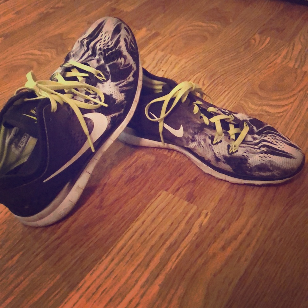 Womens Nike free shoes size 7.5